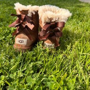 UGG Tan Kids Boots with Cream Fur and Brown Bows